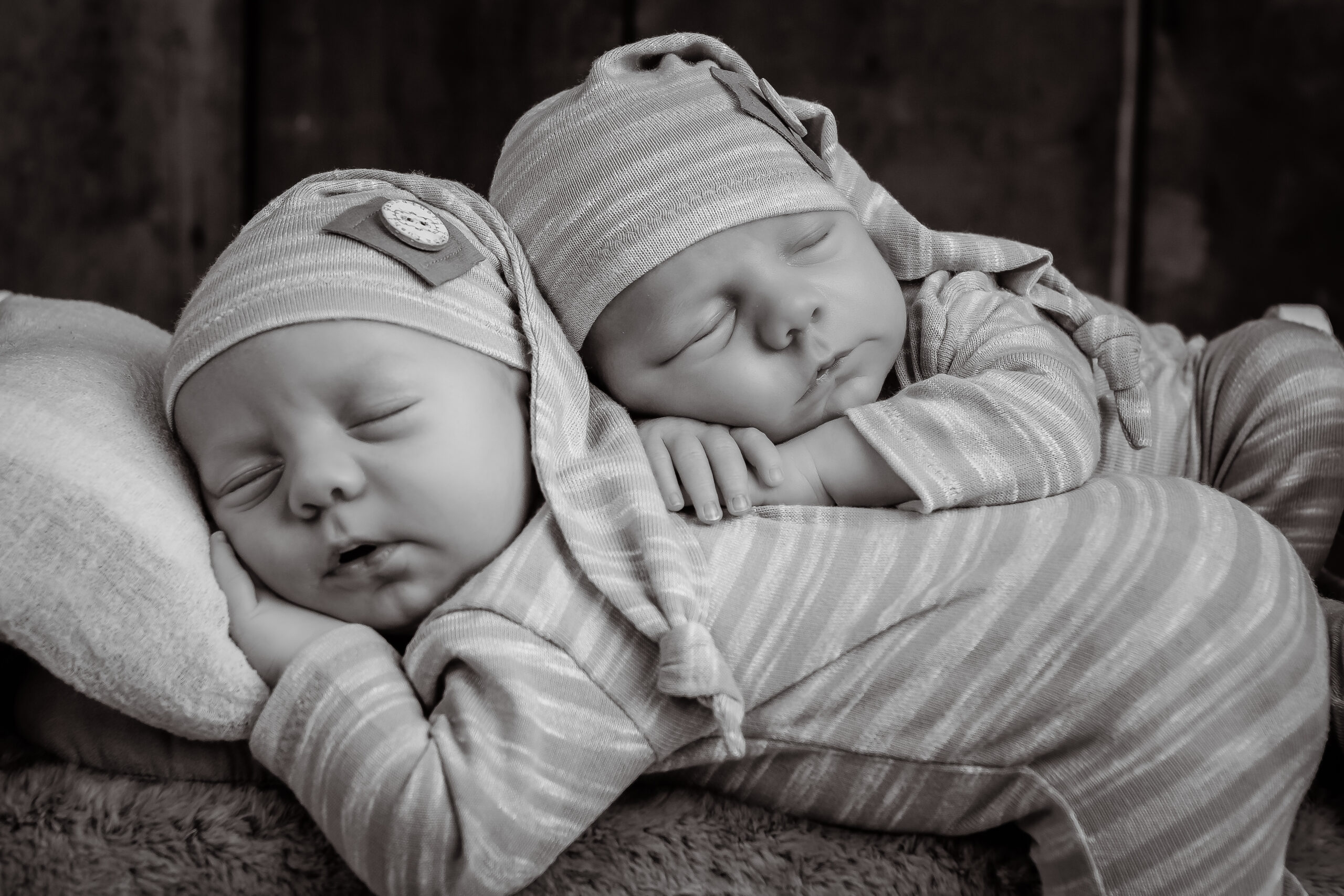 Blake Desilets Twin Infants 1020 scaled - Newborn Photography