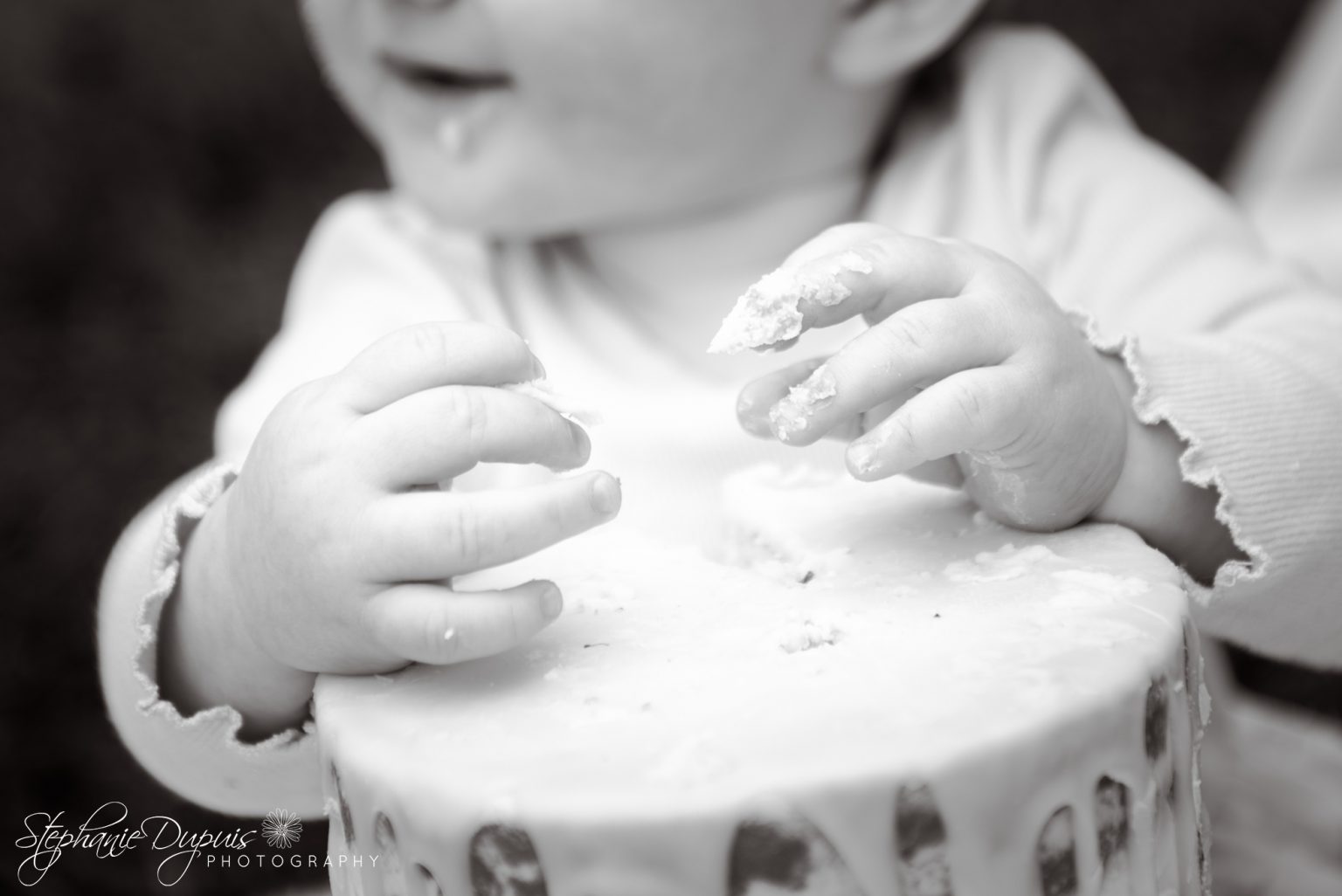 bromley cake smash 9 1536x1026 - Portfolio: Laura Mae Cake Smash